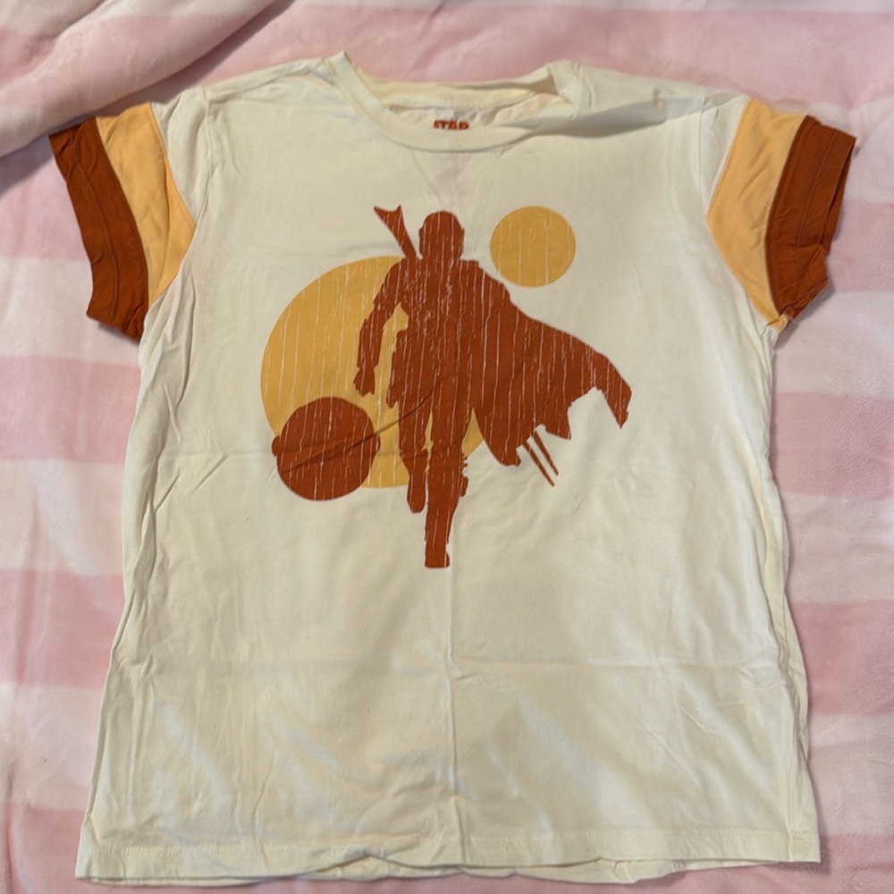 Her Universe, size small Mandalorian graphic tee